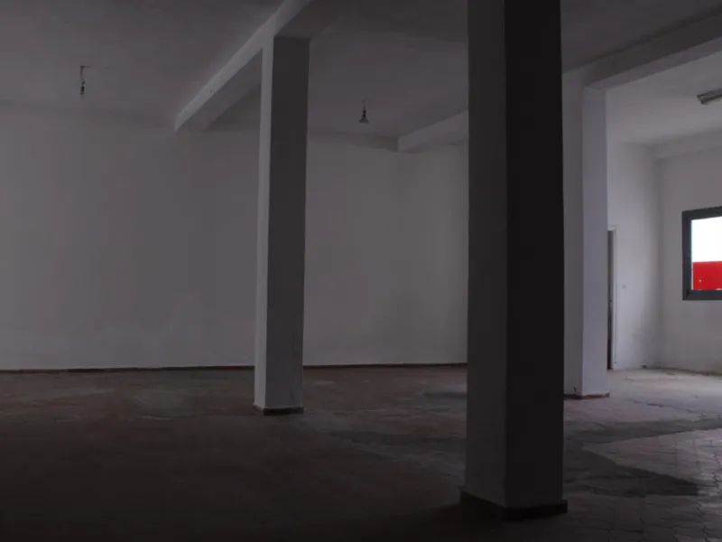 San Pedro Alcántara, commercial premises with garage area. Located in strategic commercial area, a few meters from the new Boulevar. The place has access by two streets. High potential in profitability or exploitation for any type of business. Possibility