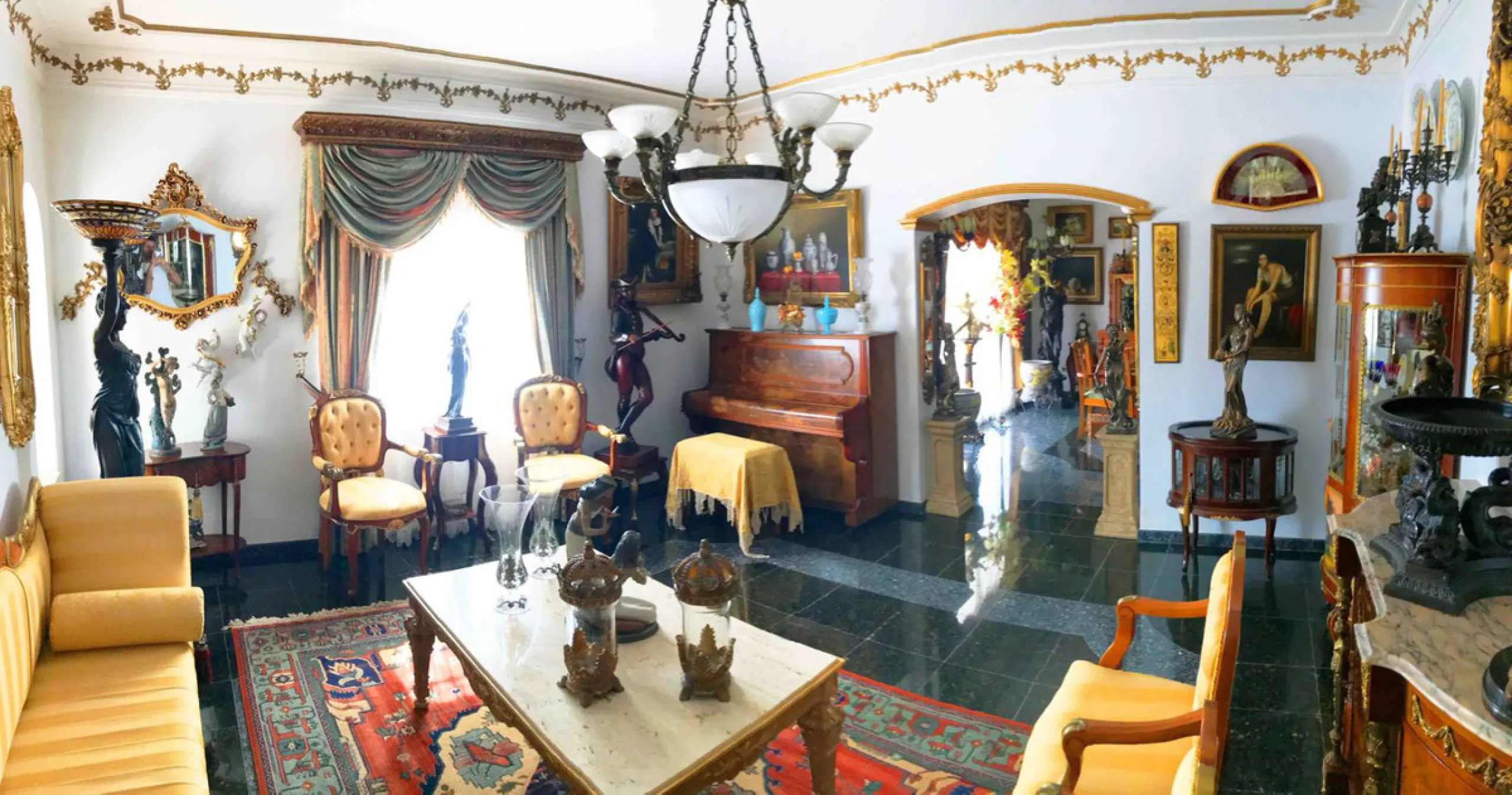 House - Detached Villa в продаже в Mijas, Málaga. В доме 4 спален и 4 ванных комнат. Площадь дома 381 м². Площадь участка 2000 м²