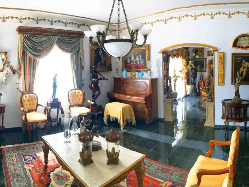 House - Detached Villa в продаже в Mijas, Málaga. В доме 4 спален и 4 ванных комнат. Площадь дома 381 м². Площадь участка 2000 м²