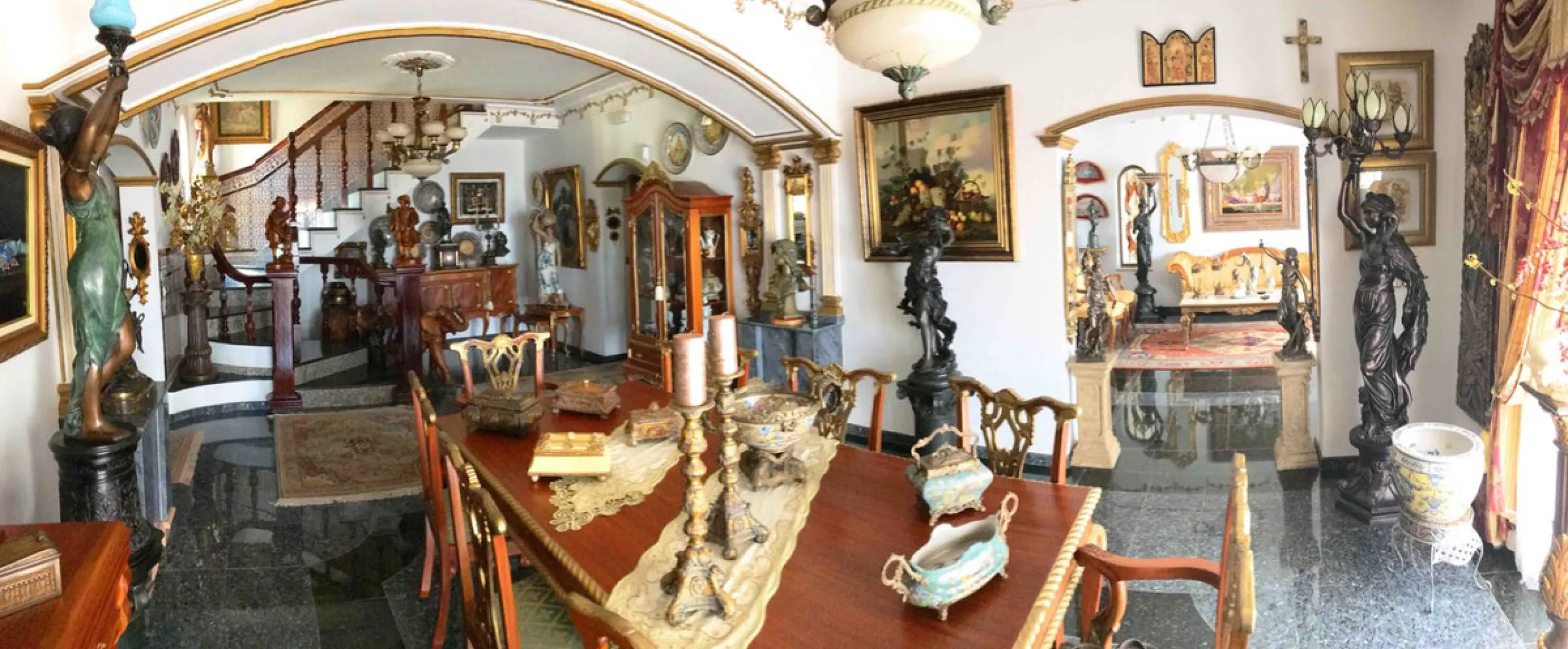 House - Detached Villa в продаже в Mijas, Málaga. В доме 4 спален и 4 ванных комнат. Площадь дома 381 м². Площадь участка 2000 м²