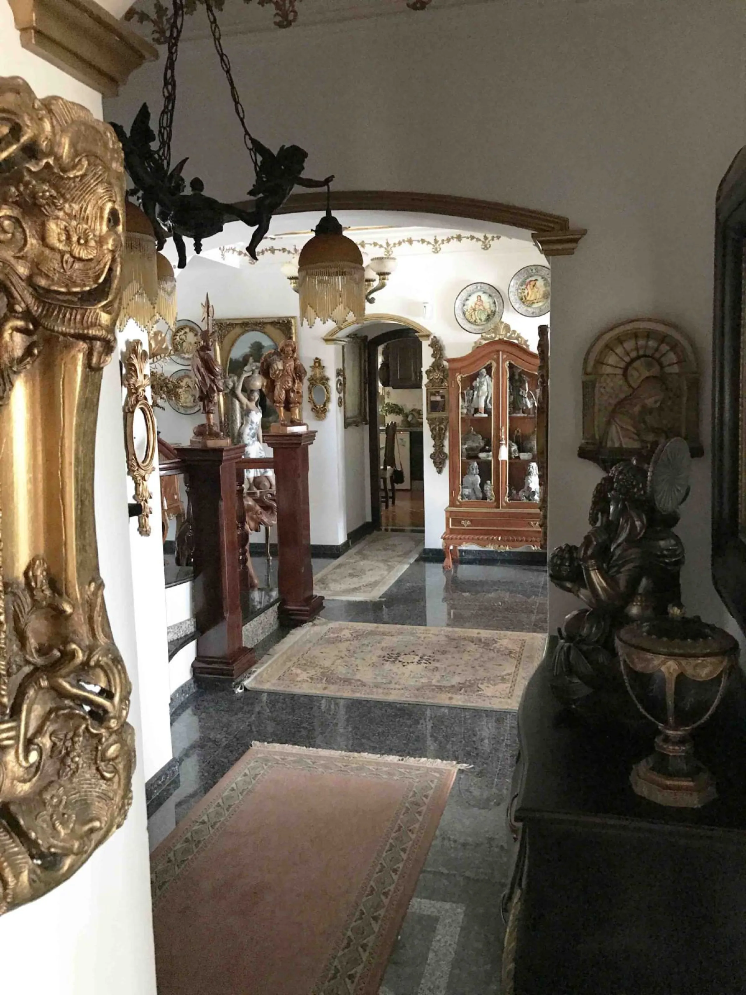 House - Detached Villa в продаже в Mijas, Málaga. В доме 4 спален и 4 ванных комнат. Площадь дома 381 м². Площадь участка 2000 м²