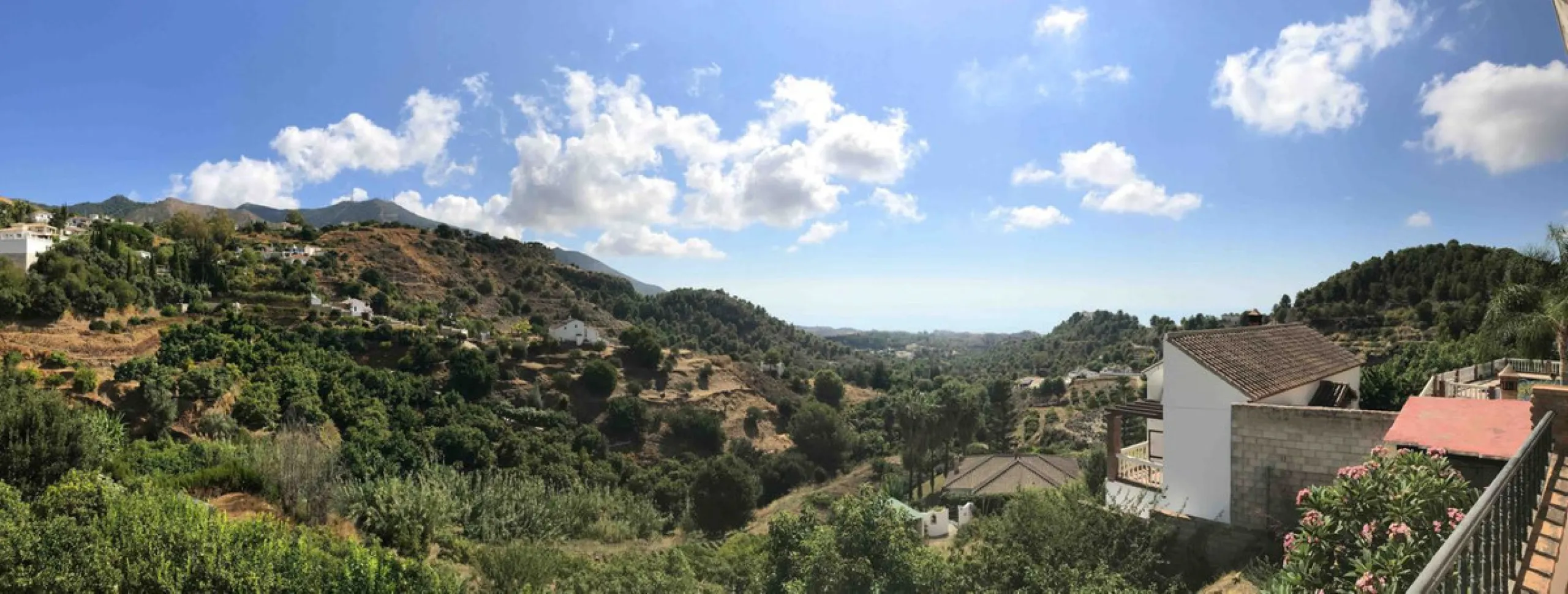 House - Detached Villa в продаже в Mijas, Málaga. В доме 4 спален и 4 ванных комнат. Площадь дома 381 м². Площадь участка 2000 м²