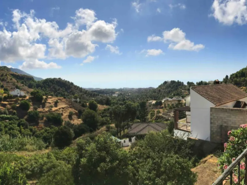 House - Detached Villa в продаже в Mijas, Málaga. В доме 4 спален и 4 ванных комнат. Площадь дома 381 м². Площадь участка 2000 м²