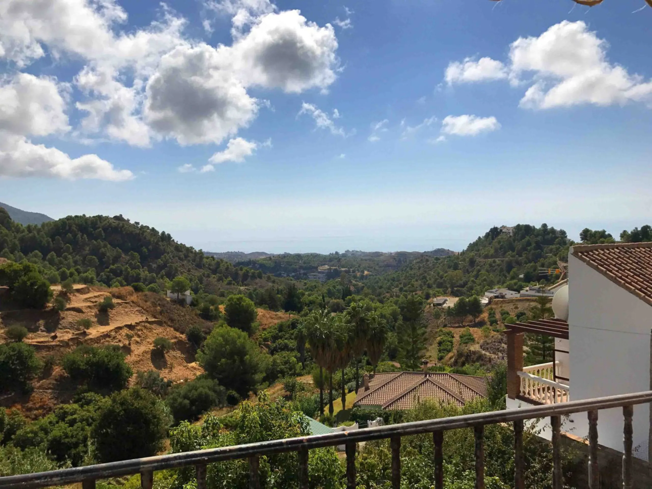 House - Detached Villa в продаже в Mijas, Málaga. В доме 4 спален и 4 ванных комнат. Площадь дома 381 м². Площадь участка 2000 м²