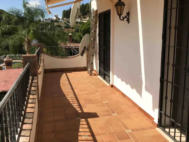 House - Detached Villa в продаже в Mijas, Málaga. В доме 4 спален и 4 ванных комнат. Площадь дома 381 м². Площадь участка 2000 м²