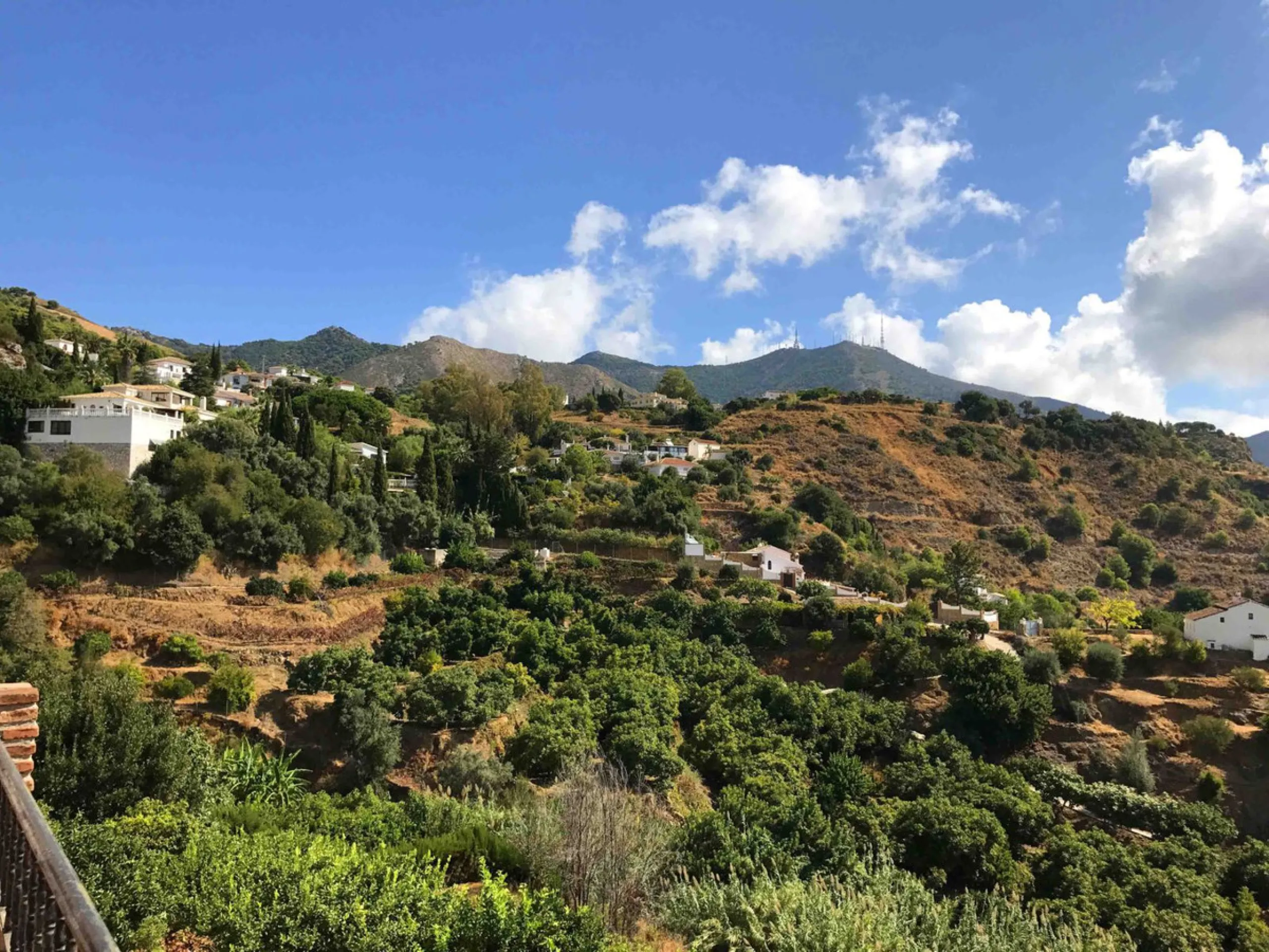 House - Detached Villa в продаже в Mijas, Málaga. В доме 4 спален и 4 ванных комнат. Площадь дома 381 м². Площадь участка 2000 м²