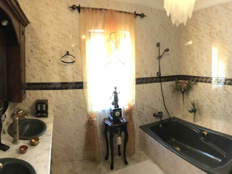 House - Detached Villa в продаже в Mijas, Málaga. В доме 4 спален и 4 ванных комнат. Площадь дома 381 м². Площадь участка 2000 м²