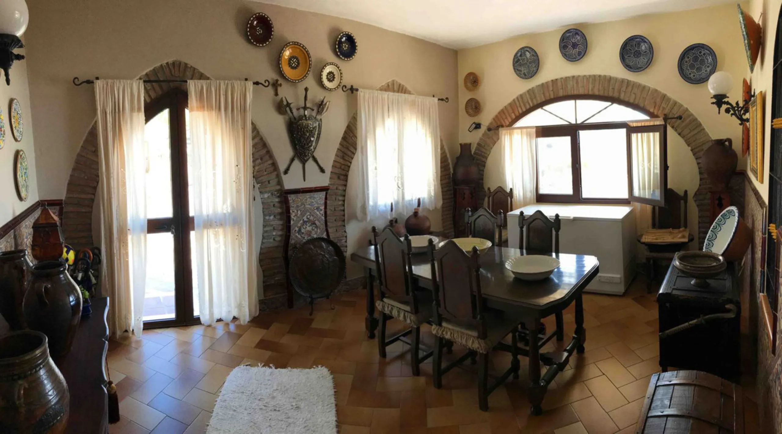 House - Detached Villa в продаже в Mijas, Málaga. В доме 4 спален и 4 ванных комнат. Площадь дома 381 м². Площадь участка 2000 м²