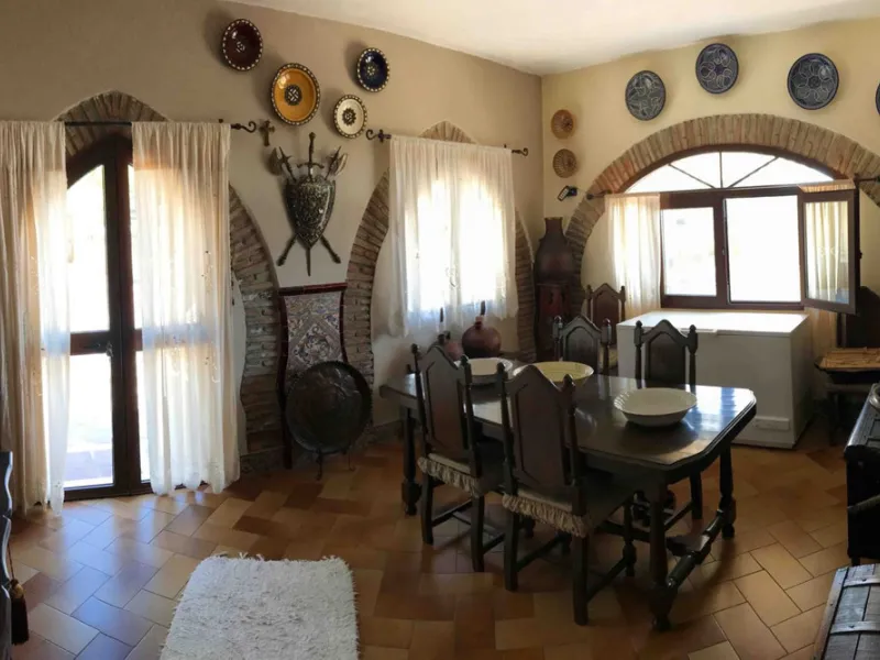 House - Detached Villa в продаже в Mijas, Málaga. В доме 4 спален и 4 ванных комнат. Площадь дома 381 м². Площадь участка 2000 м²