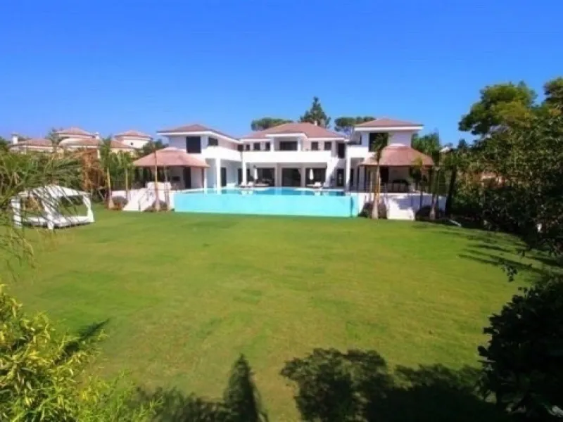 BREATHTAKING VILLA FOR SALE IN GUADALMINA BAJA