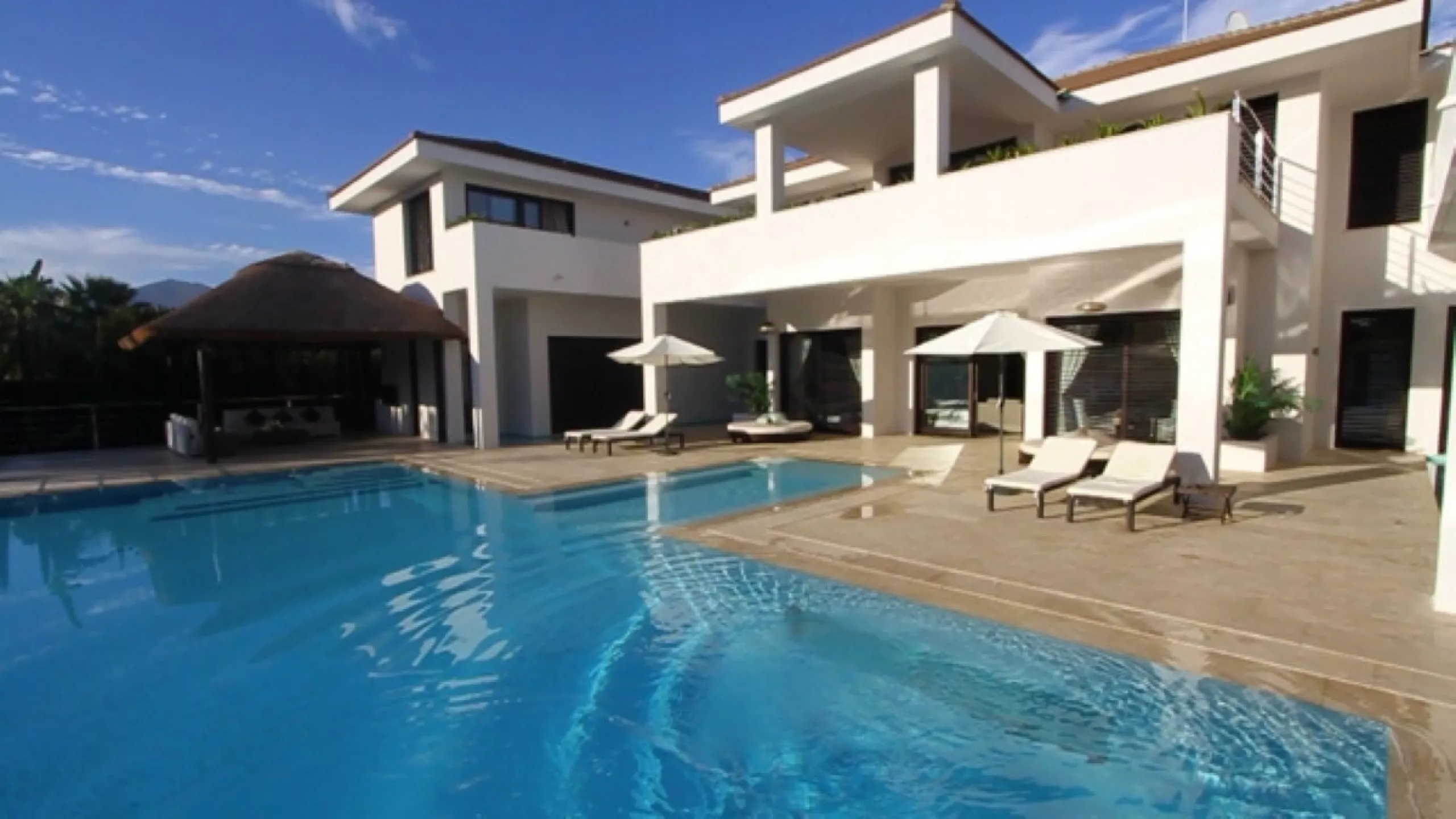 BREATHTAKING VILLA FOR SALE IN GUADALMINA BAJA