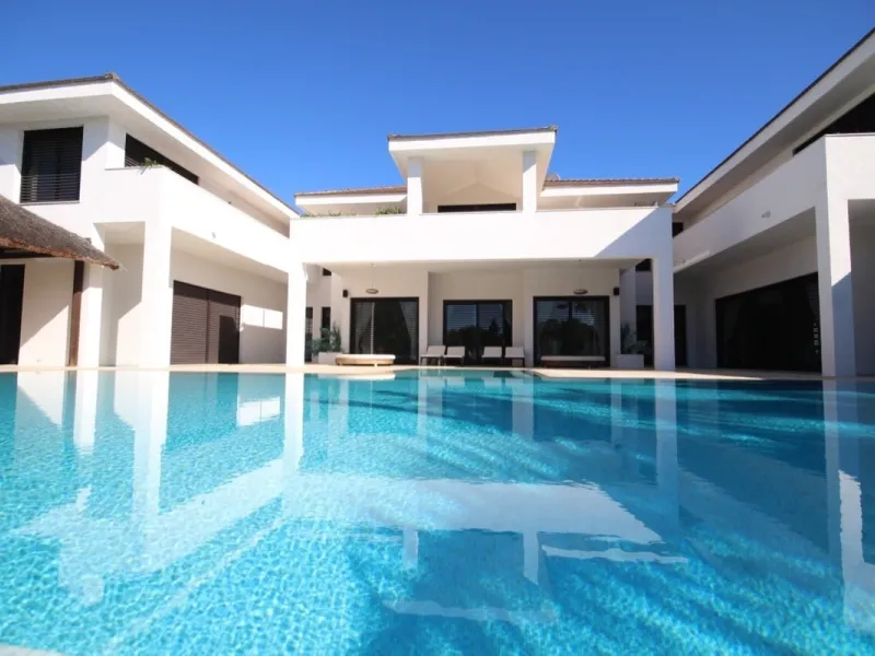 BREATHTAKING VILLA FOR SALE IN GUADALMINA BAJA