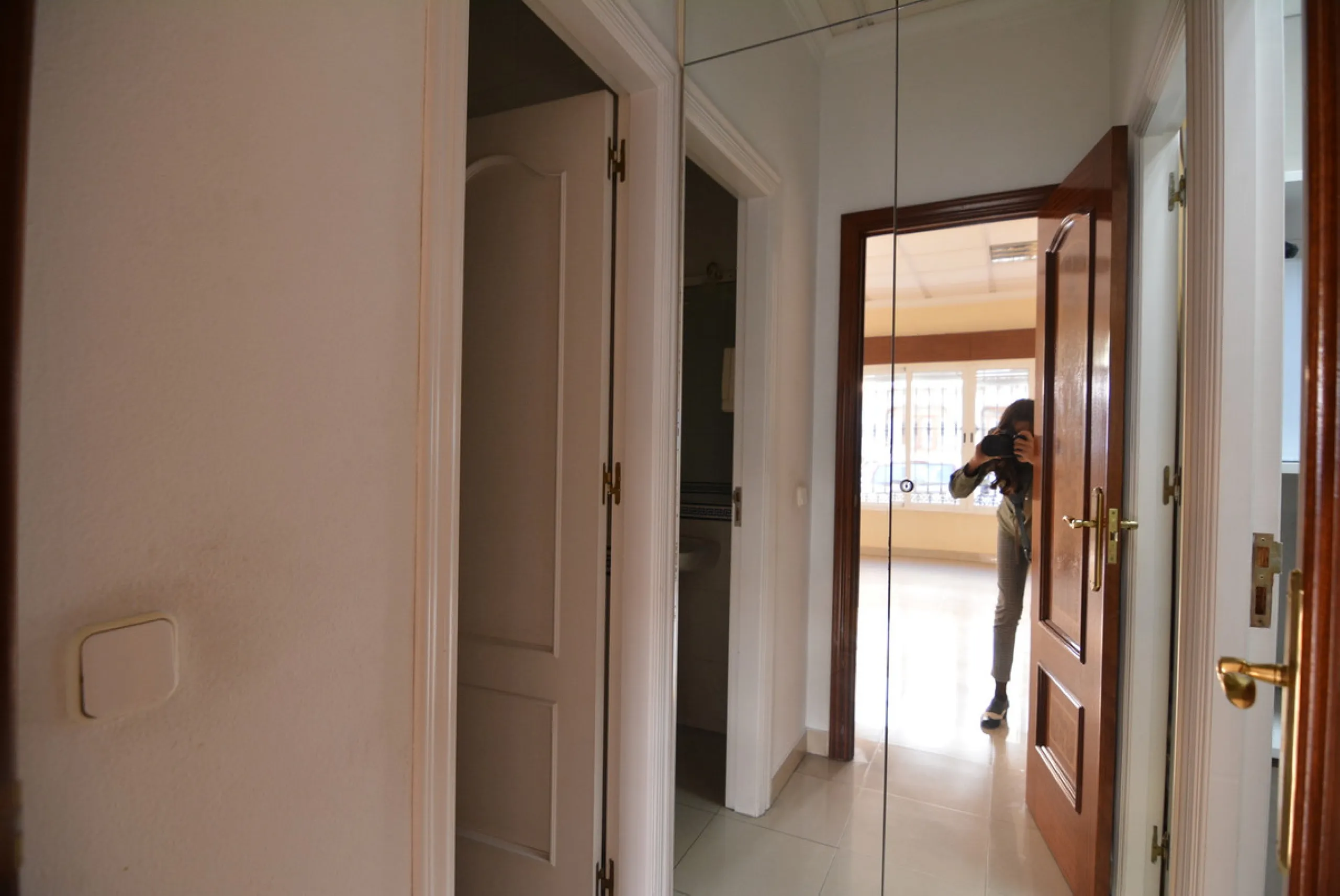 Rent or sell large local distributed in 328 meters all on one floor.