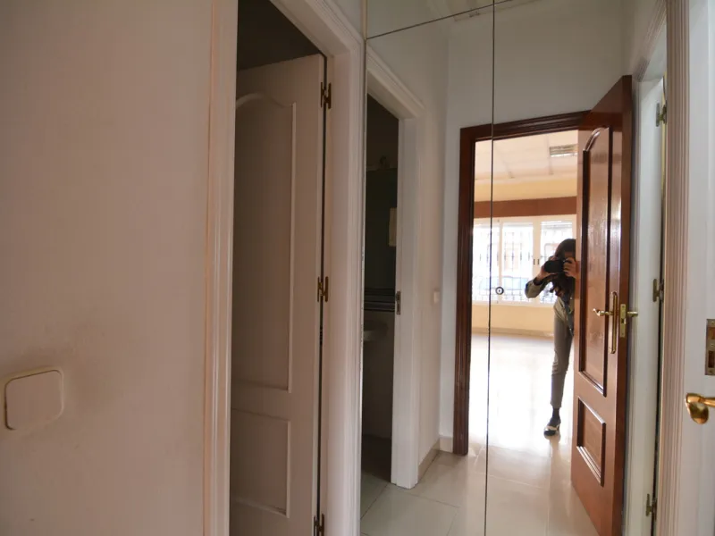 Rent or sell large local distributed in 328 meters all on one floor.