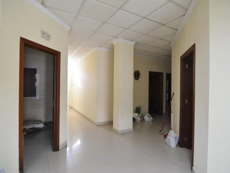 Rent or sell large local distributed in 328 meters all on one floor.