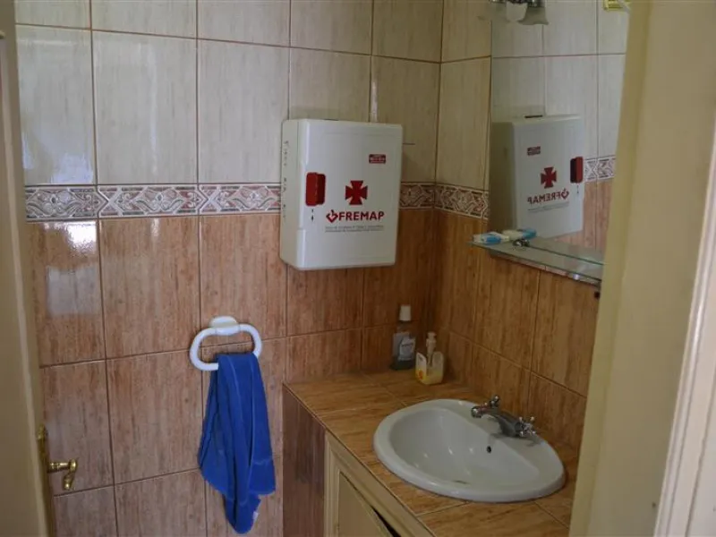 Nice bright Local in Calahonda, 2nd line beach only a few hundred meters from the access to the boardwalk.  This local could  be used as an office, store room,  snack bar, shop .  It was originally used as a bar but presently being rented as a store for W
