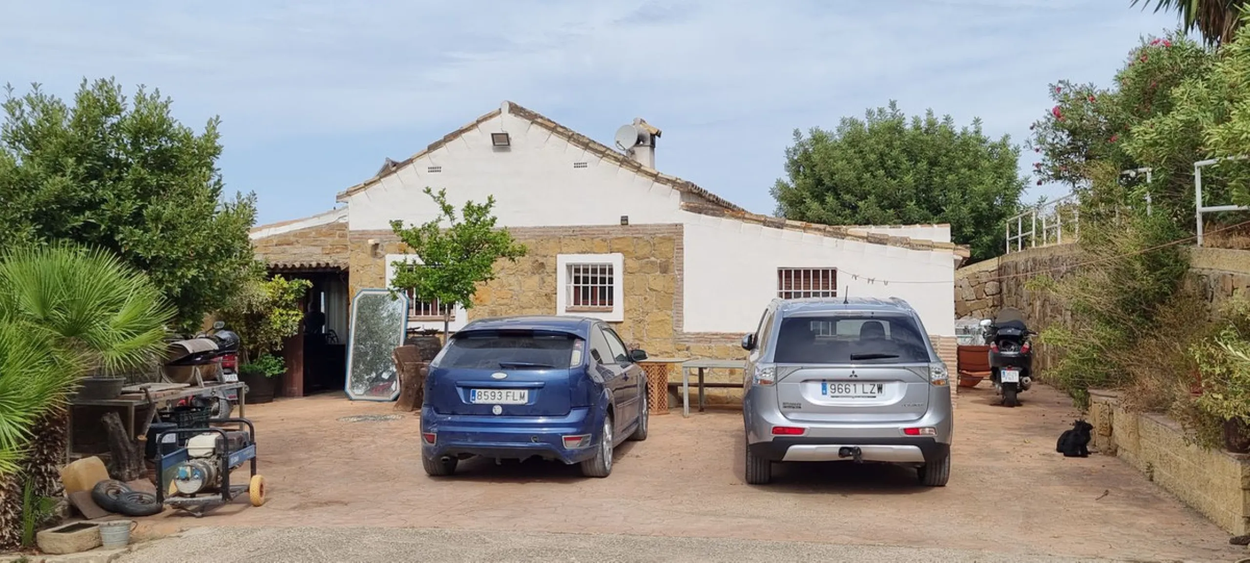 Great finca with three bedrooms, two bathrooms, lots of land and private pool. Just on the entrance of Casares village, no difficult roads, easy access, great quiet location and it has the most spectacular views that you will be able to find. There are 3 