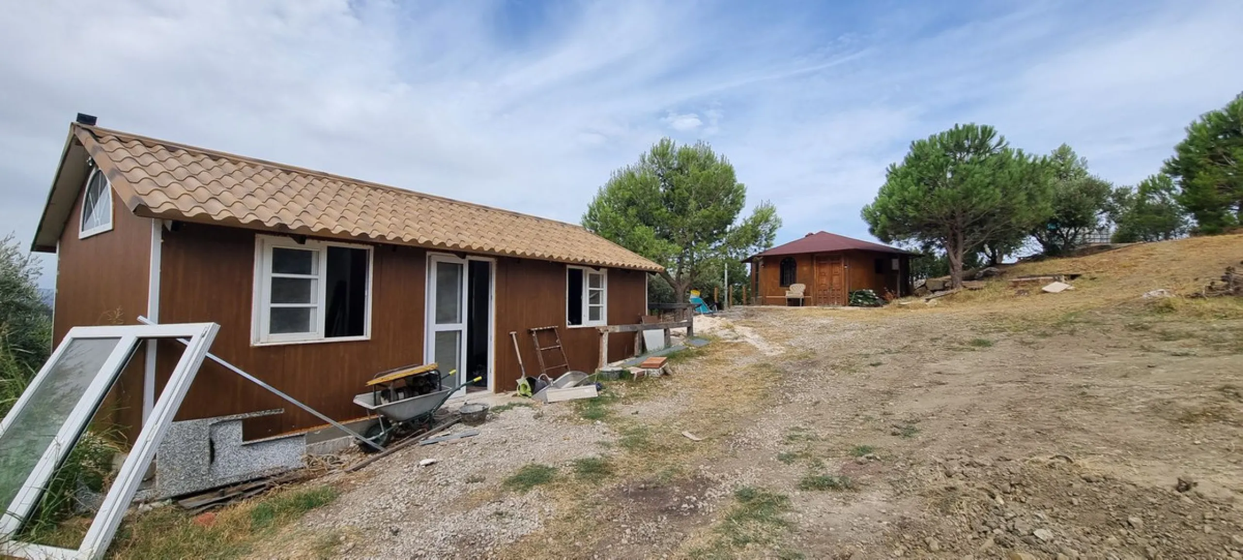 Great finca with three bedrooms, two bathrooms, lots of land and private pool. Just on the entrance of Casares village, no difficult roads, easy access, great quiet location and it has the most spectacular views that you will be able to find. There are 3 