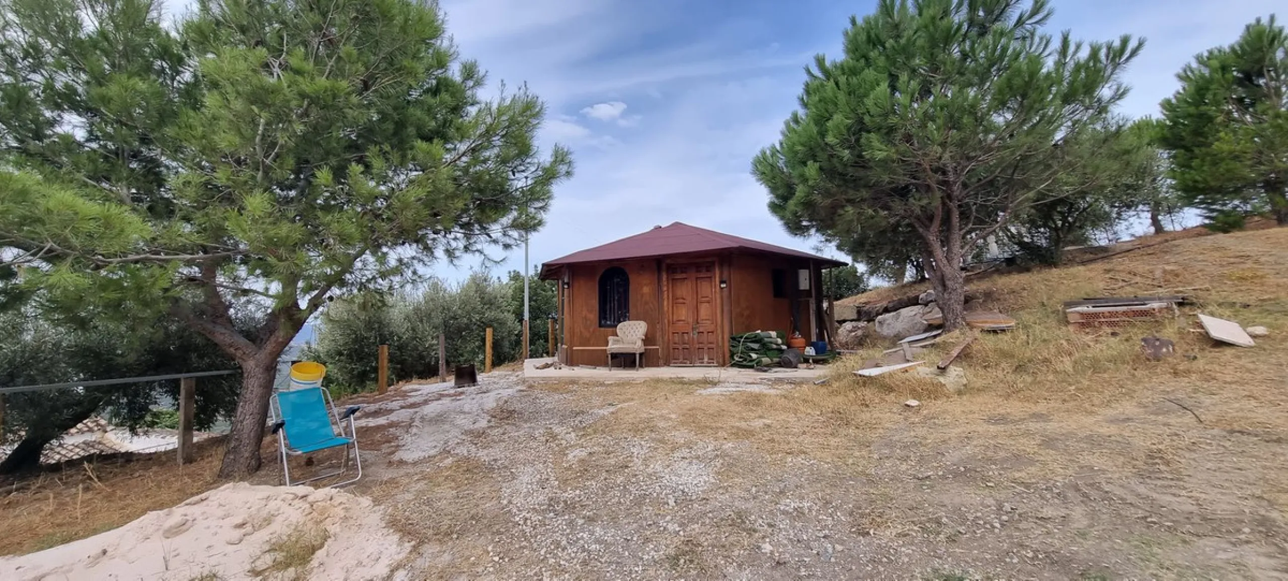 Great finca with three bedrooms, two bathrooms, lots of land and private pool. Just on the entrance of Casares village, no difficult roads, easy access, great quiet location and it has the most spectacular views that you will be able to find. There are 3 