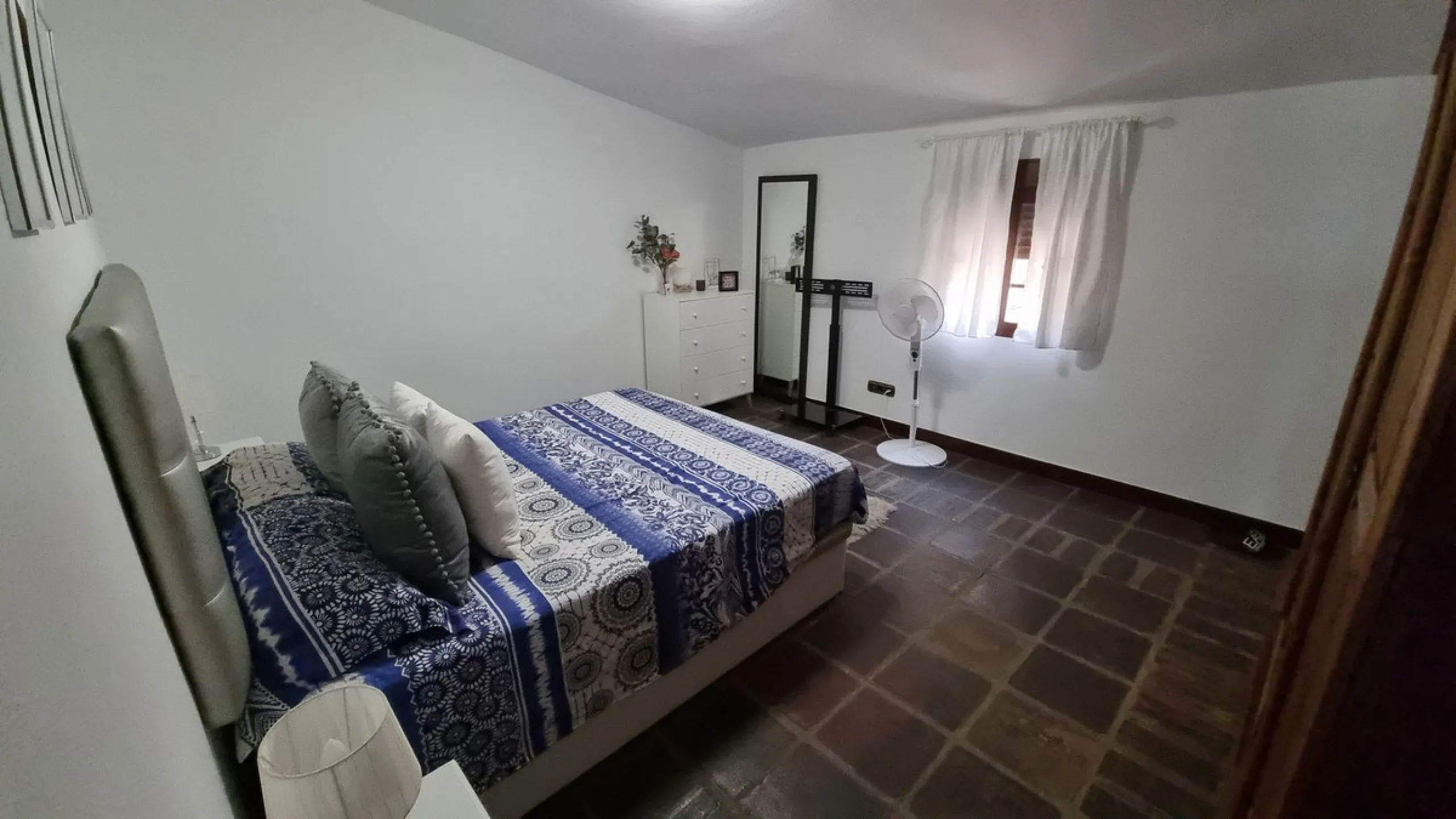 Great finca with three bedrooms, two bathrooms, lots of land and private pool. Just on the entrance of Casares village, no difficult roads, easy access, great quiet location and it has the most spectacular views that you will be able to find. There are 3 