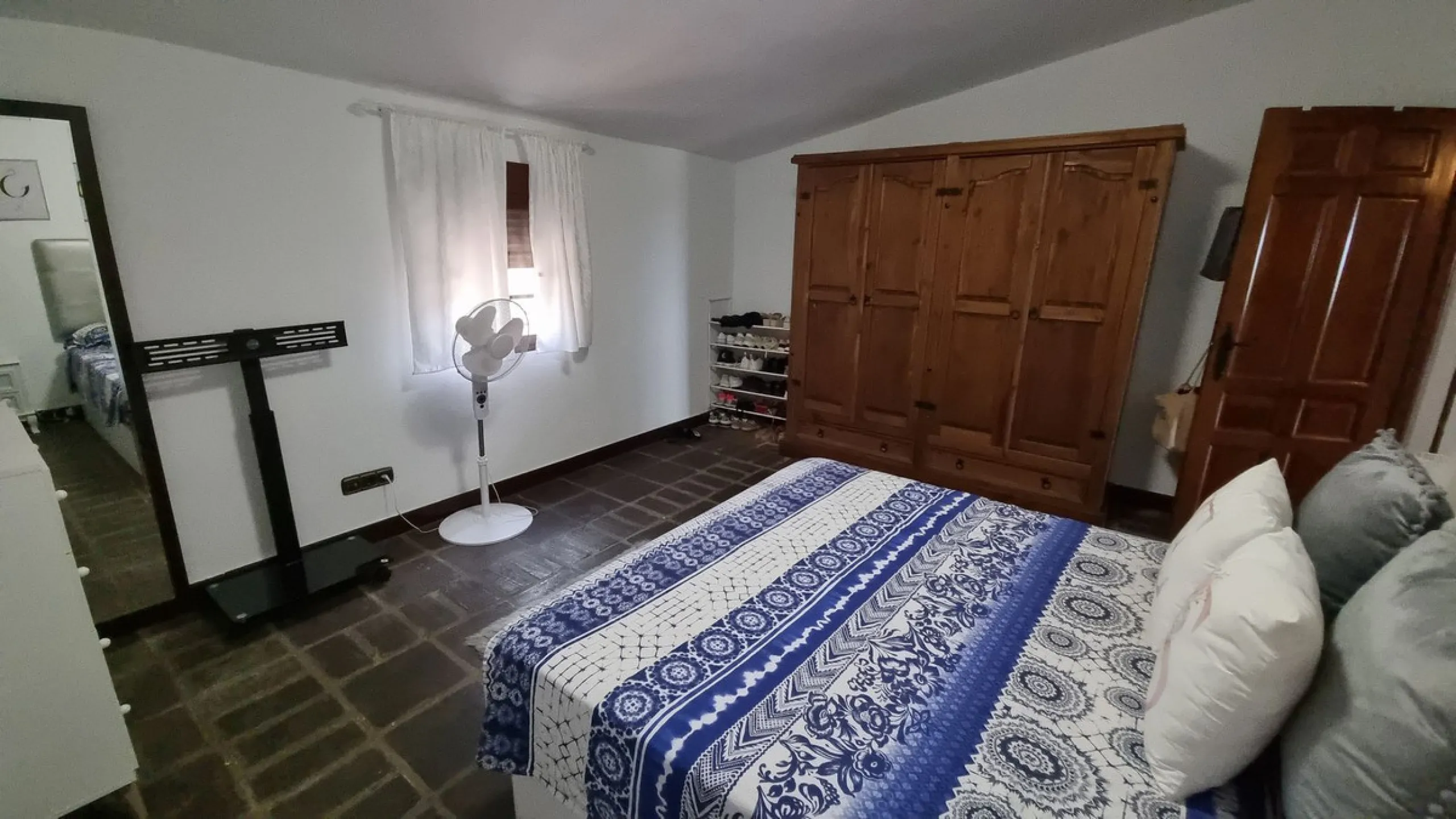 Great finca with three bedrooms, two bathrooms, lots of land and private pool. Just on the entrance of Casares village, no difficult roads, easy access, great quiet location and it has the most spectacular views that you will be able to find. There are 3 