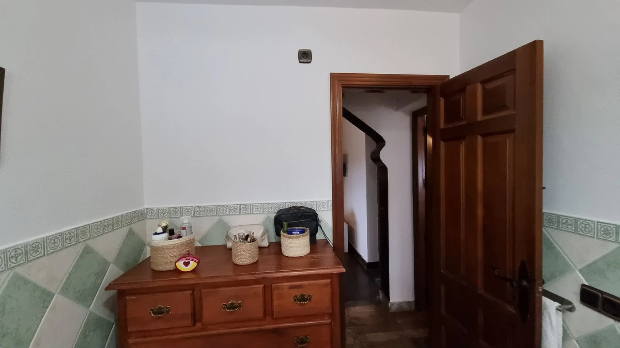 Great finca with three bedrooms, two bathrooms, lots of land and private pool. Just on the entrance of Casares village, no difficult roads, easy access, great quiet location and it has the most spectacular views that you will be able to find. There are 3 