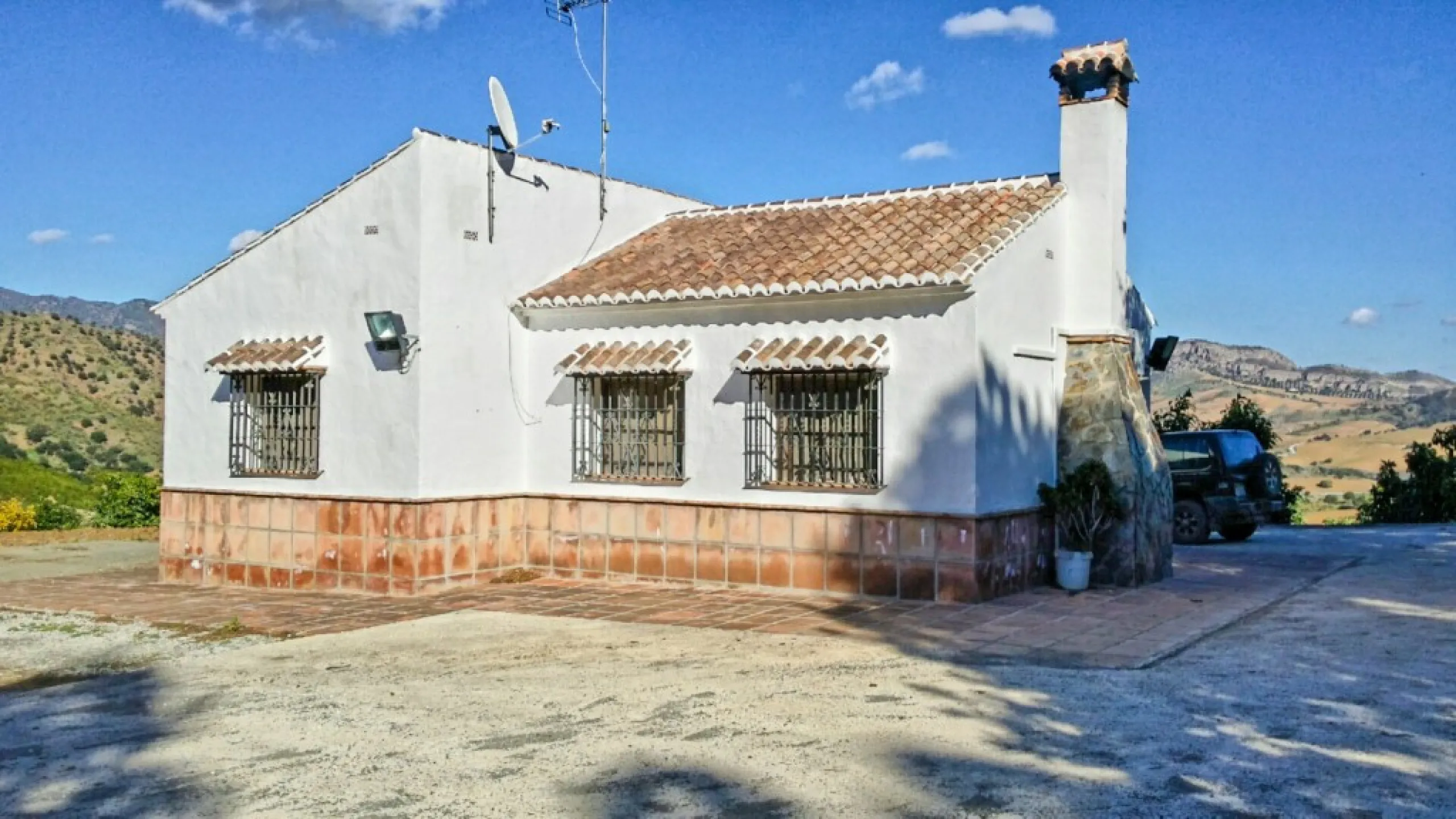 Beautiful Finca with separate guest accomodation, stable, riding school and production of olive trees, avocados, and several fruit trees.