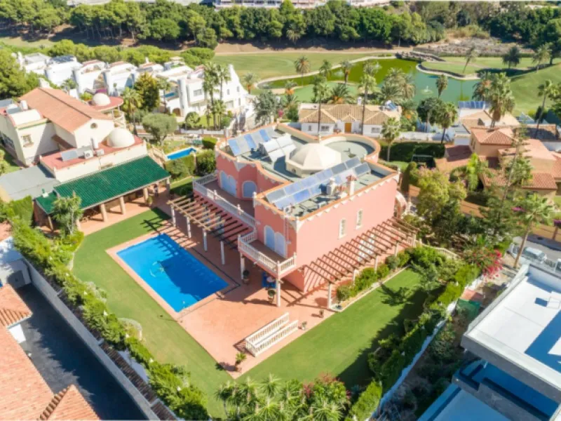 Wonderful luxury villa in Torrequebrada with beautiful views.