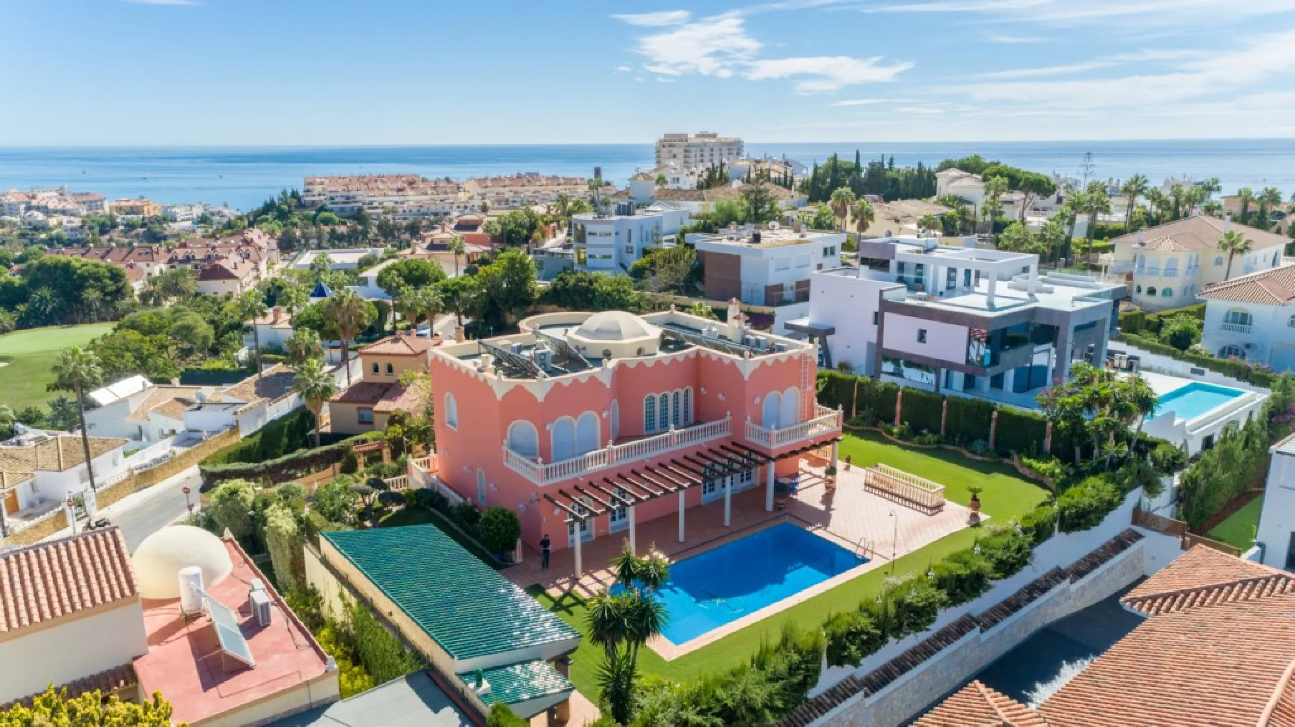 Wonderful luxury villa in Torrequebrada with beautiful views.