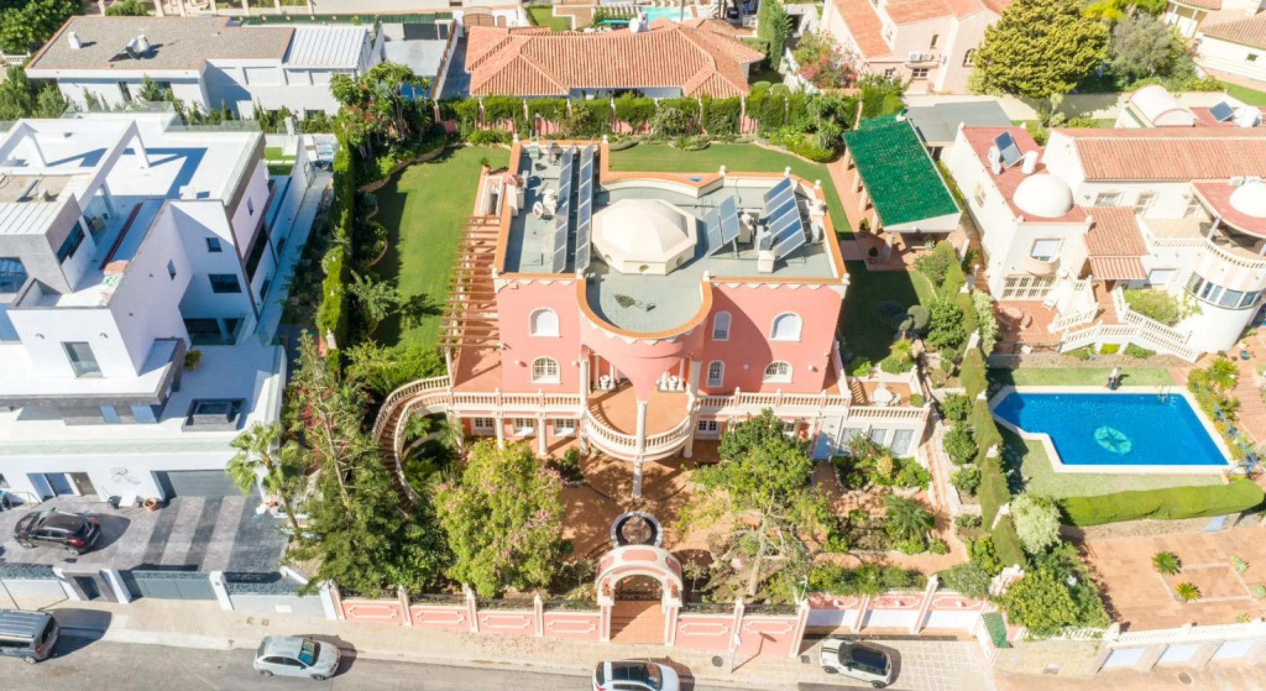 Wonderful luxury villa in Torrequebrada with beautiful views.