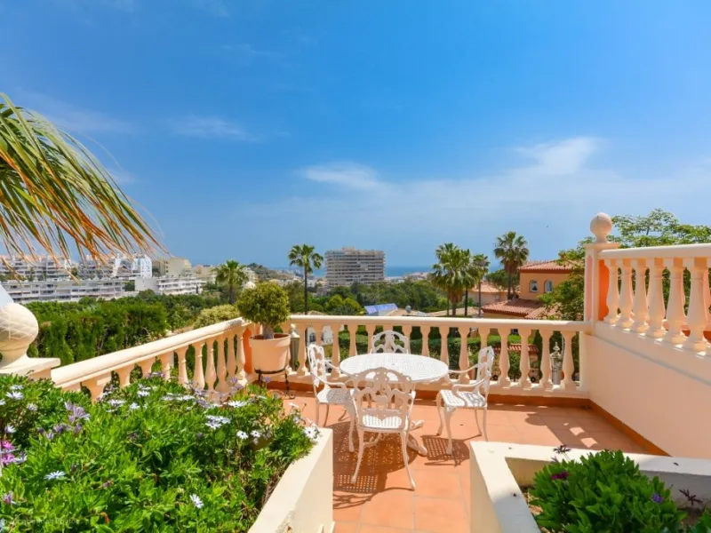 Wonderful luxury villa in Torrequebrada with beautiful views.