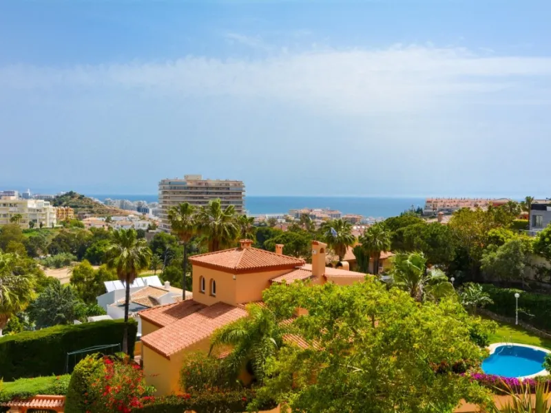 Wonderful luxury villa in Torrequebrada with beautiful views.