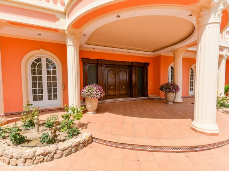 Wonderful luxury villa in Torrequebrada with beautiful views.