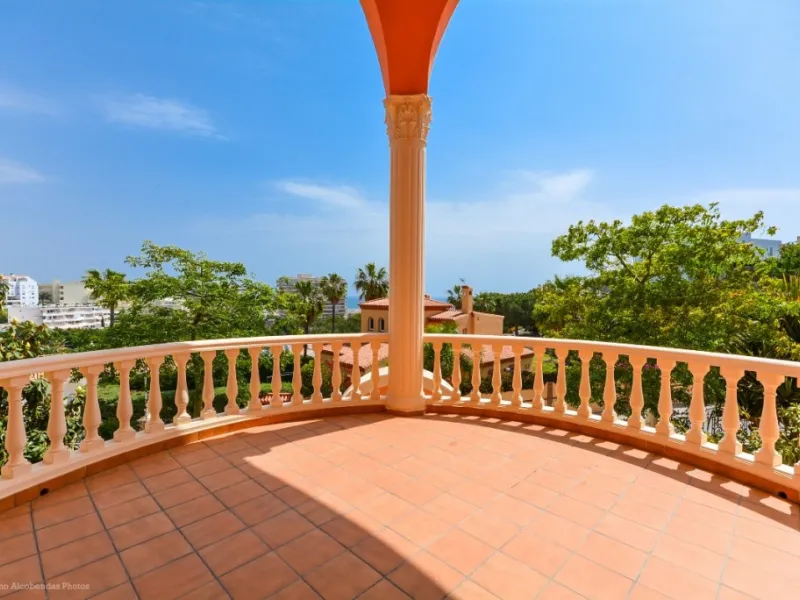 Wonderful luxury villa in Torrequebrada with beautiful views.