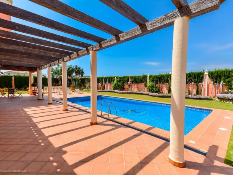Wonderful luxury villa in Torrequebrada with beautiful views.