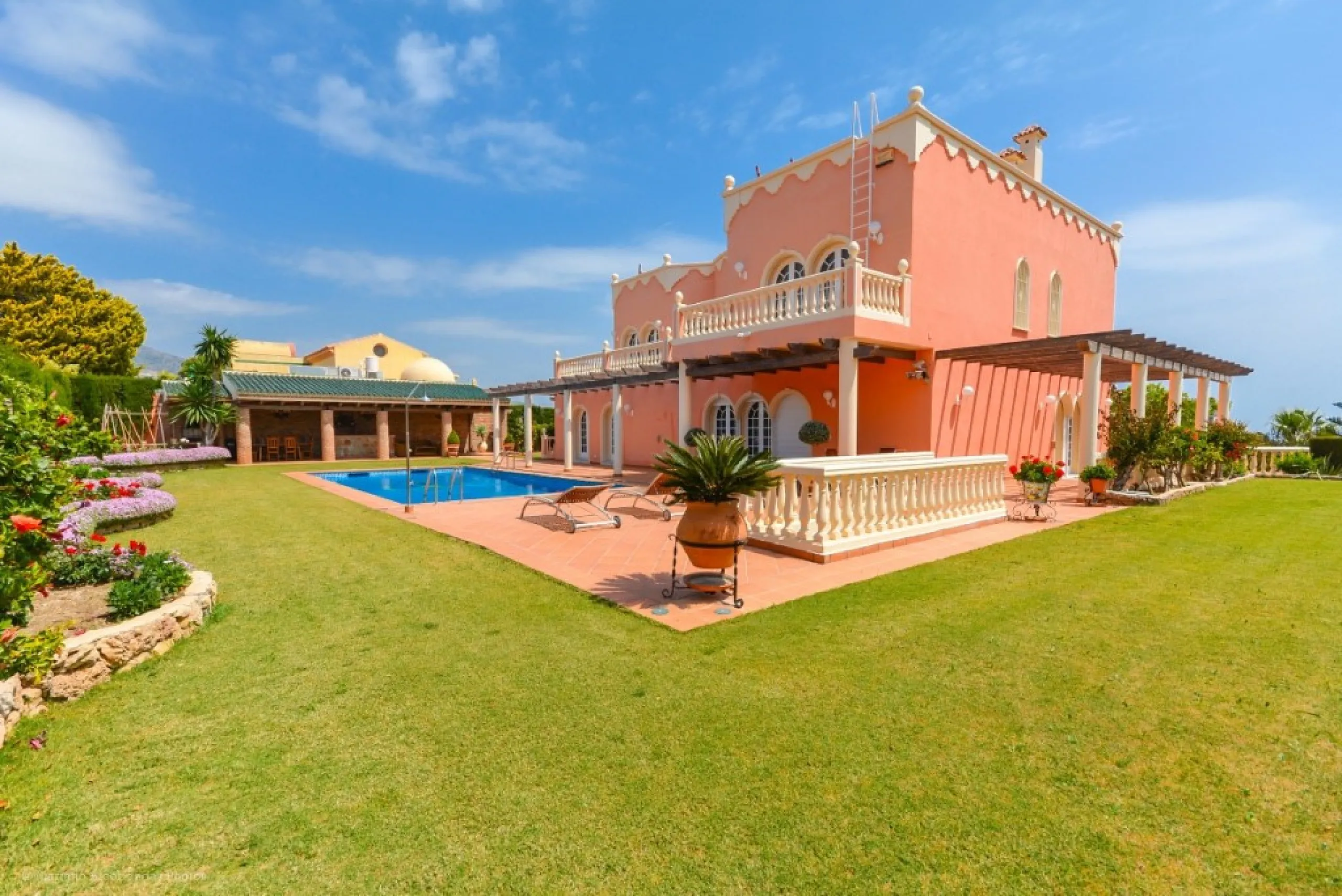 Wonderful luxury villa in Torrequebrada with beautiful views.