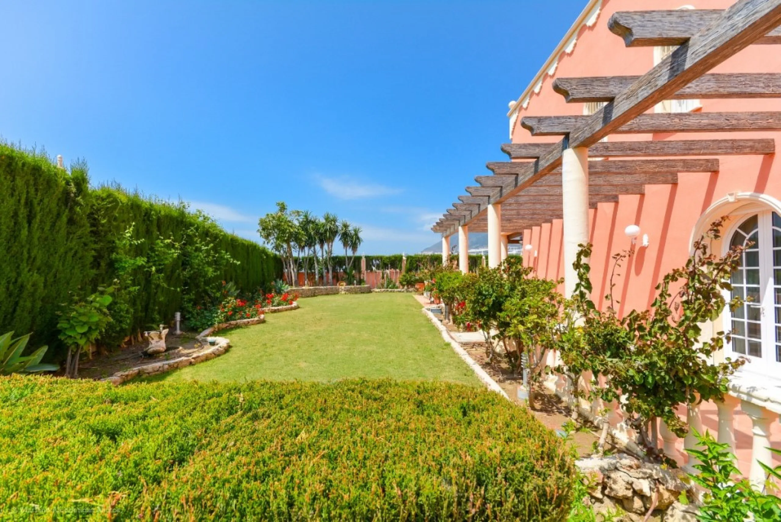 Wonderful luxury villa in Torrequebrada with beautiful views.