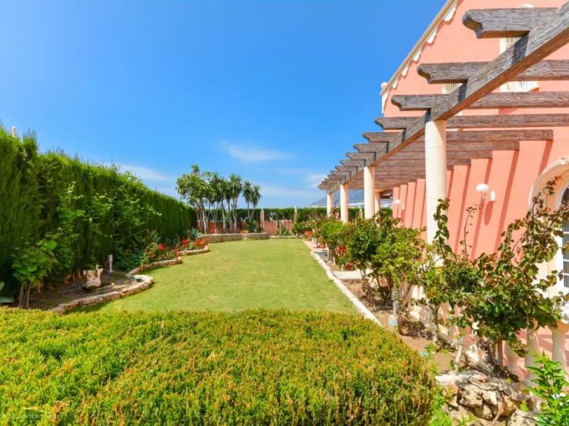 Wonderful luxury villa in Torrequebrada with beautiful views.