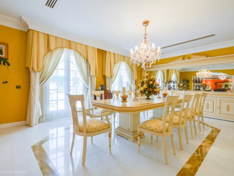 Wonderful luxury villa in Torrequebrada with beautiful views.