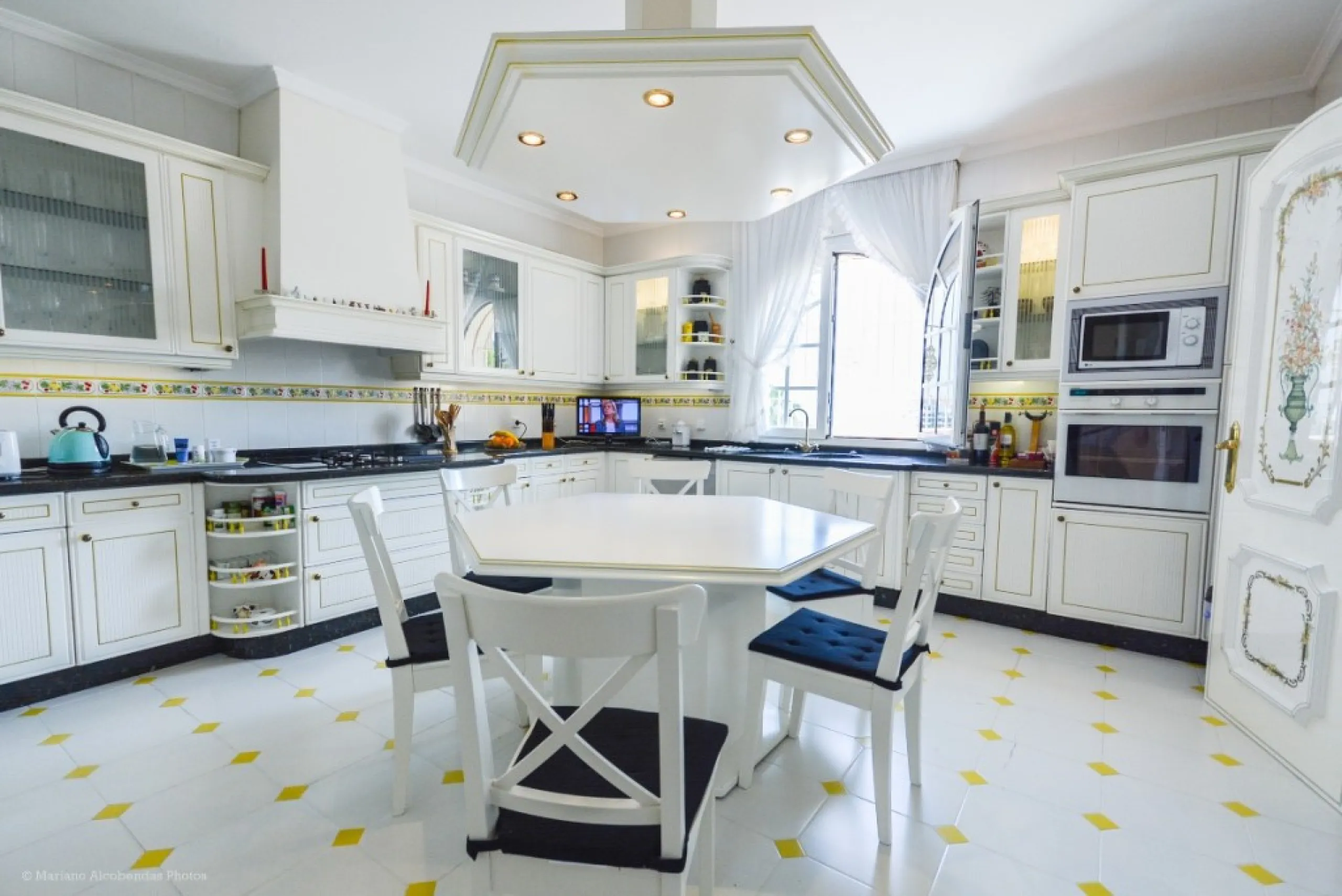 Wonderful luxury villa in Torrequebrada with beautiful views.