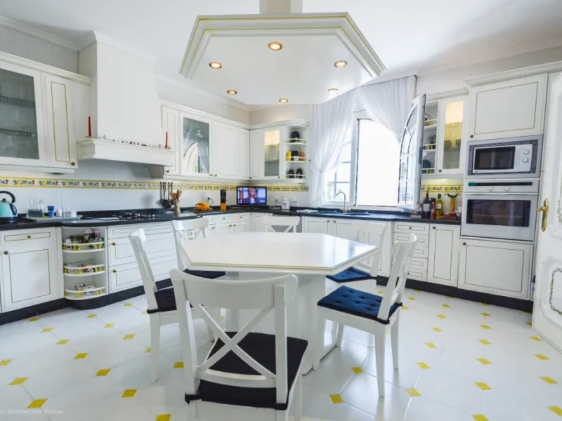 Wonderful luxury villa in Torrequebrada with beautiful views.