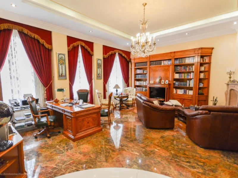Wonderful luxury villa in Torrequebrada with beautiful views.