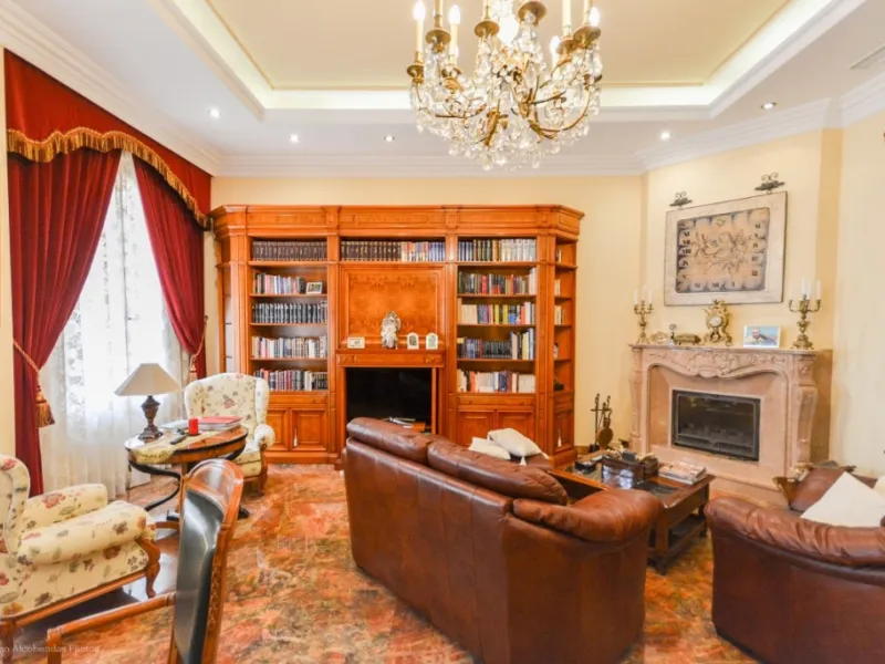 Wonderful luxury villa in Torrequebrada with beautiful views.