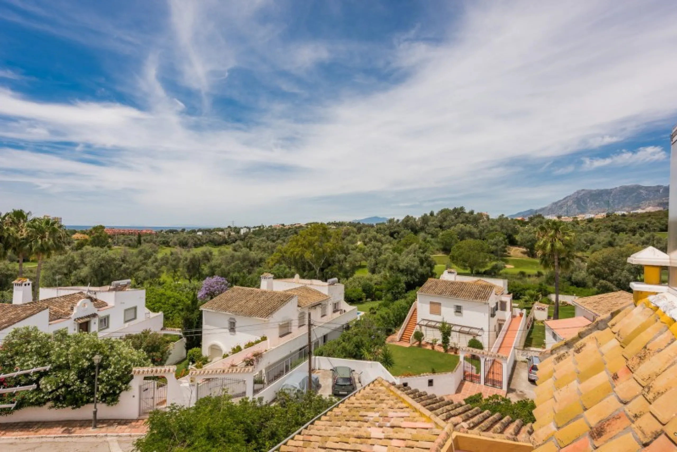 House - Detached Villa в продаже в Marbella, Málaga. В доме 9 спален и 8 ванных комнат. Площадь дома 712 м². Площадь участка 1023 м²