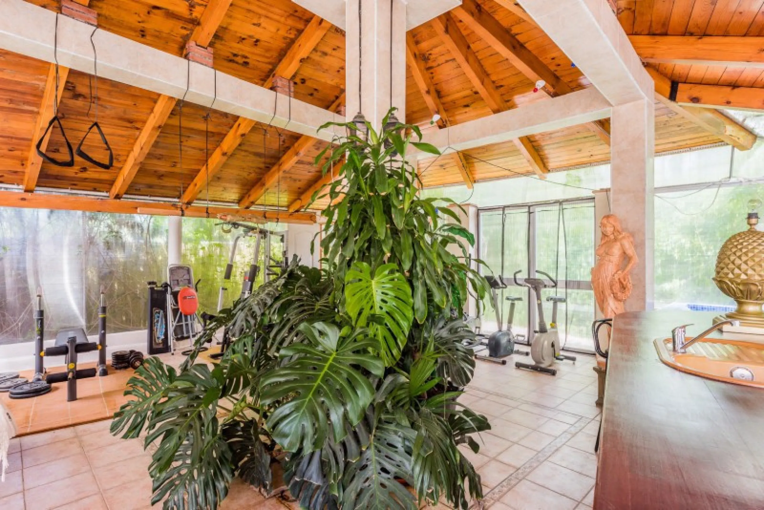 House - Detached Villa в продаже в Marbella, Málaga. В доме 9 спален и 8 ванных комнат. Площадь дома 712 м². Площадь участка 1023 м²