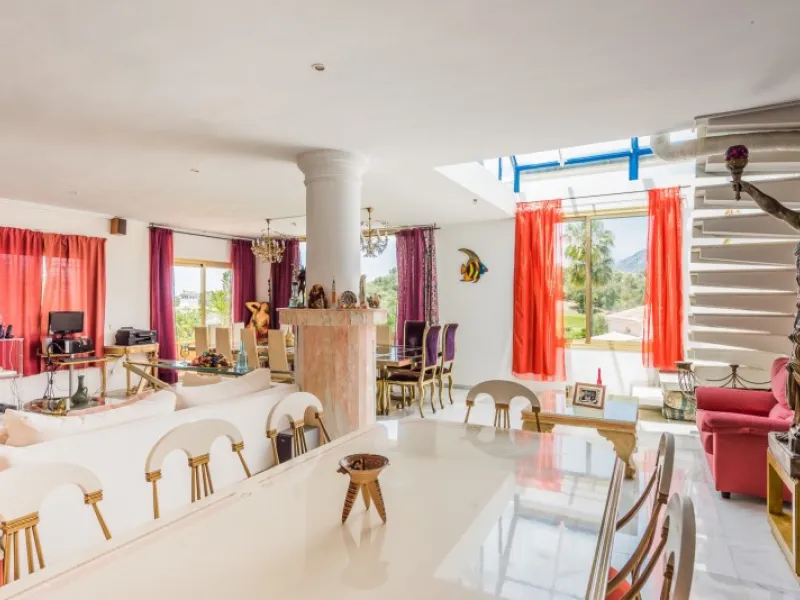 House - Detached Villa в продаже в Marbella, Málaga. В доме 9 спален и 8 ванных комнат. Площадь дома 712 м². Площадь участка 1023 м²