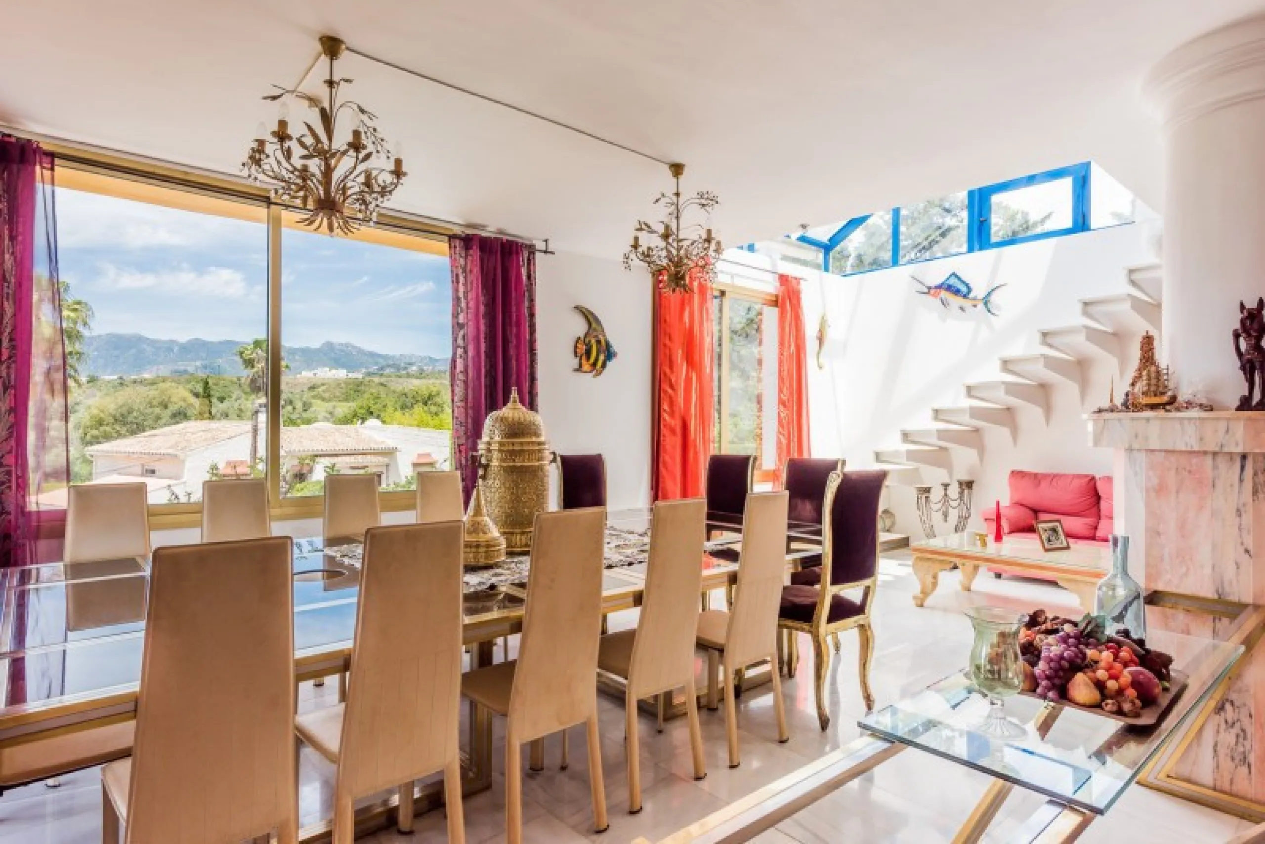 House - Detached Villa в продаже в Marbella, Málaga. В доме 9 спален и 8 ванных комнат. Площадь дома 712 м². Площадь участка 1023 м²