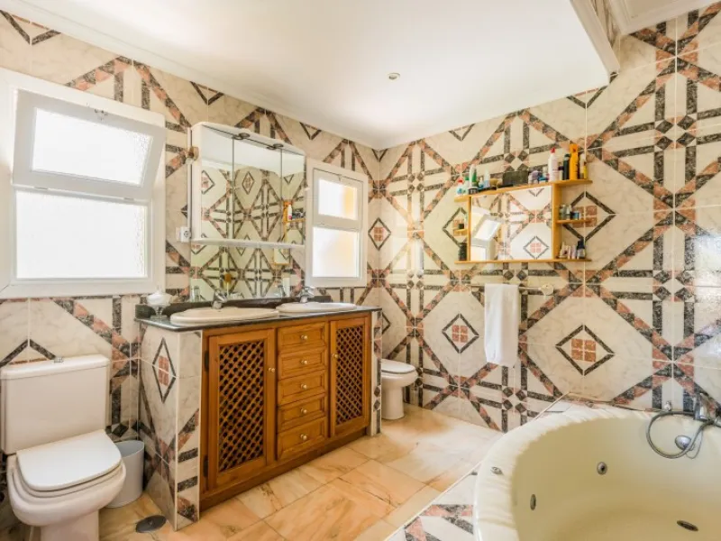 House - Detached Villa в продаже в Marbella, Málaga. В доме 9 спален и 8 ванных комнат. Площадь дома 712 м². Площадь участка 1023 м²