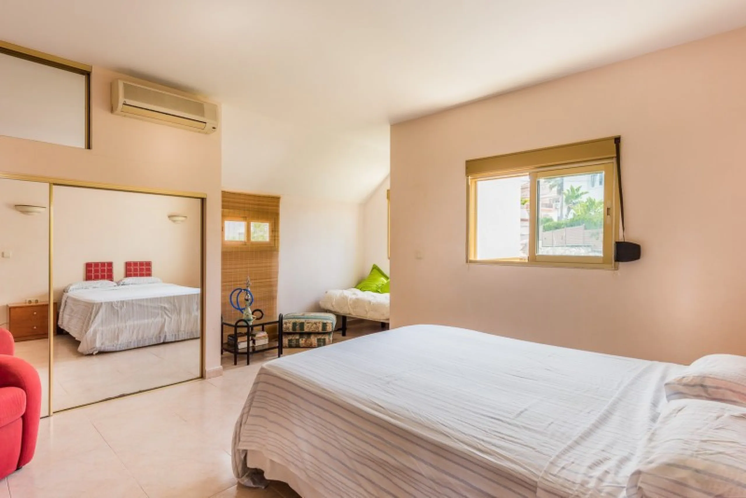 House - Detached Villa в продаже в Marbella, Málaga. В доме 9 спален и 8 ванных комнат. Площадь дома 712 м². Площадь участка 1023 м²