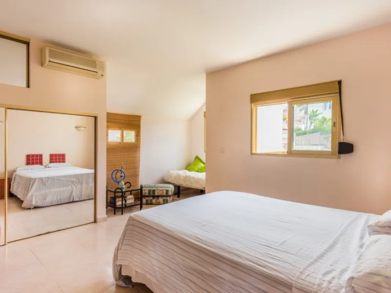 House - Detached Villa в продаже в Marbella, Málaga. В доме 9 спален и 8 ванных комнат. Площадь дома 712 м². Площадь участка 1023 м²
